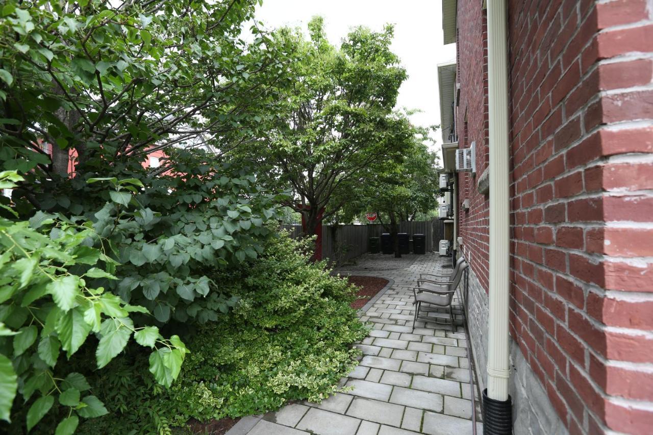 Phoebe Wang Toronto Exterior photo